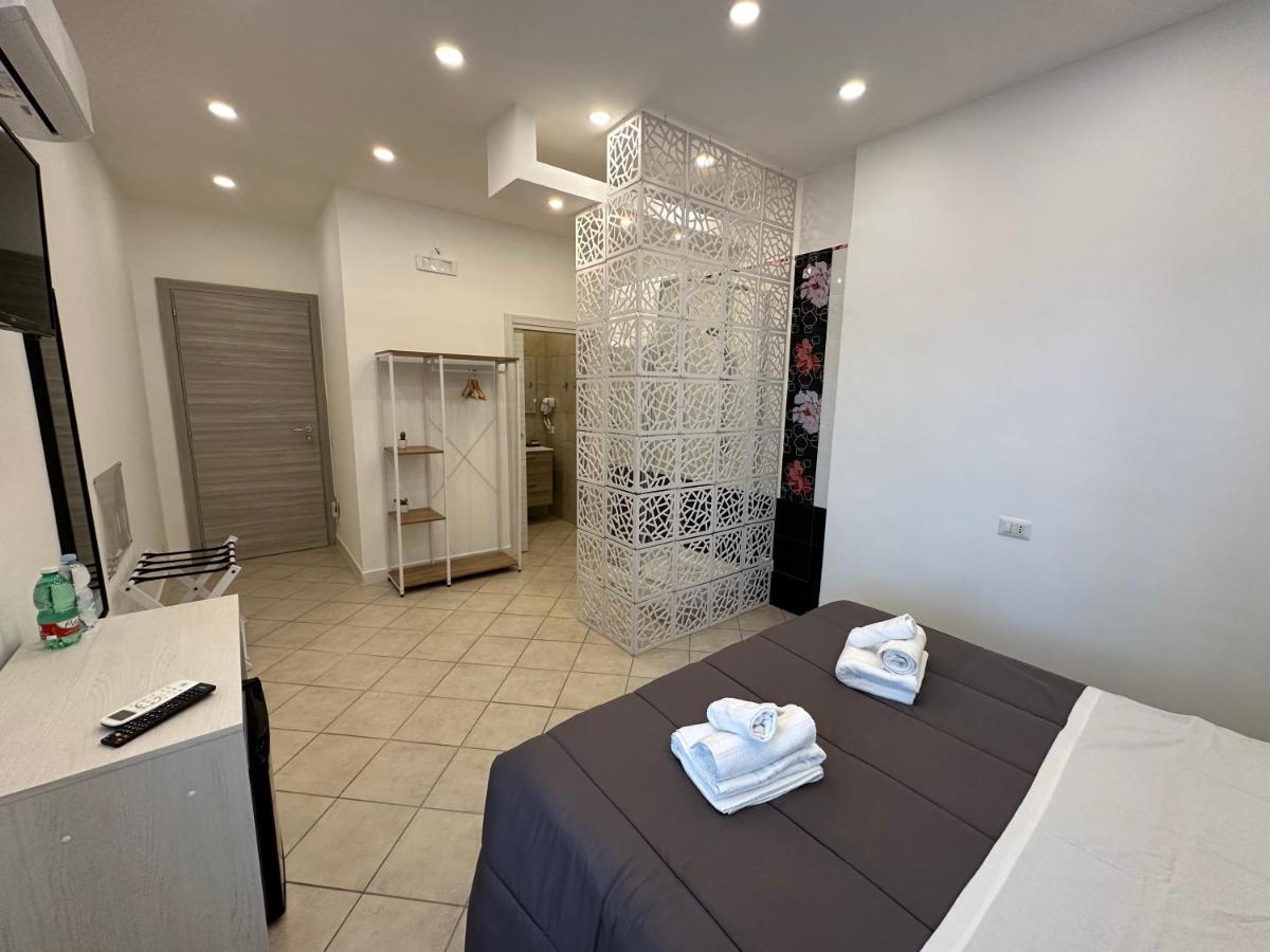B&B Off Rooms And Relax Naples Exterior photo